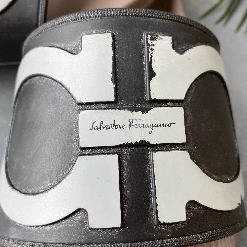 SALVATORE FERRAGAMO Gancini Pool Slides Women’s 10 / Men’s size 8 - Picture 5 of 10